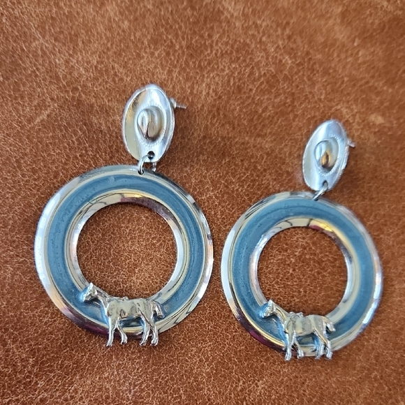 Equestrian Horses Cowgirl Earring Silver Blue Circular Metal - Picture 1 of 11